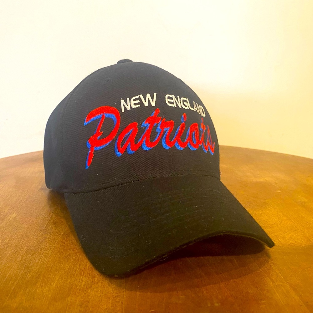 NEW ENGLAND PATRIOTS embroidered hat. Black. Flexfit L/XL.
